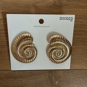 Divided H&M earrings